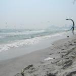 Черный вулканический песок на пляжах Хуа-Хина